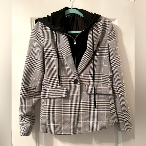 Evereve Jackets & Coats Evereve Plaid Blazer With Hooded Insert